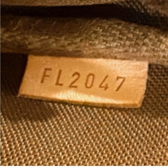 100% Authentic Louis Vuitton Pochette - Picture 9 of 13